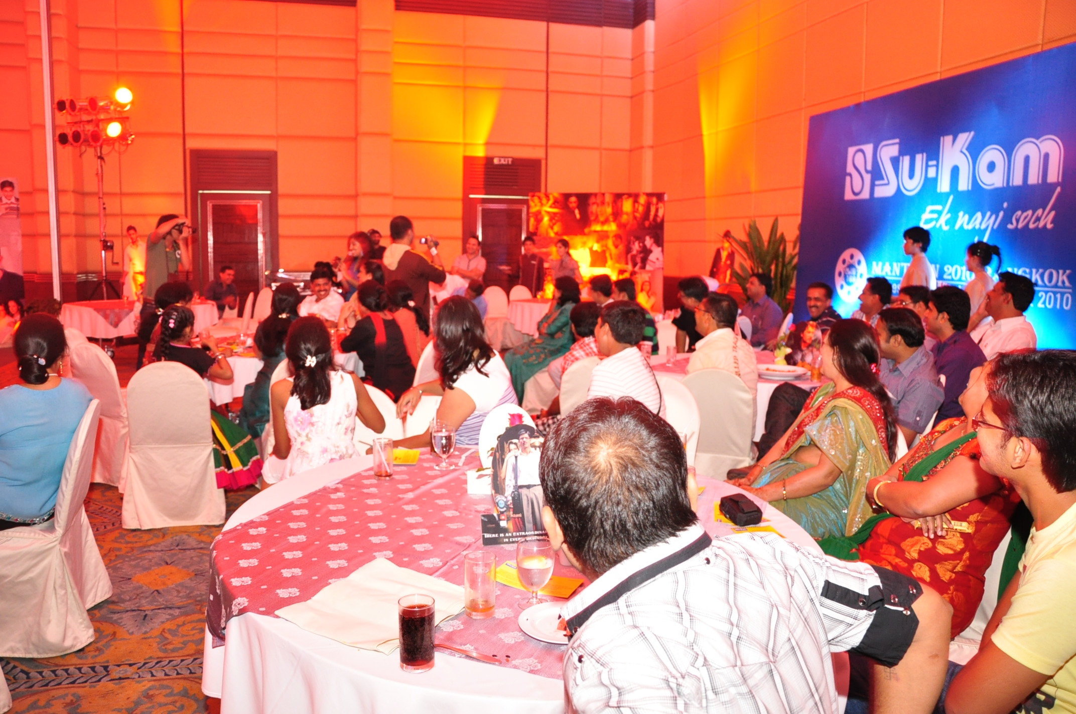 Kunwer Sachdev with an international delegation — the export relationships behind the Su-Kam empire