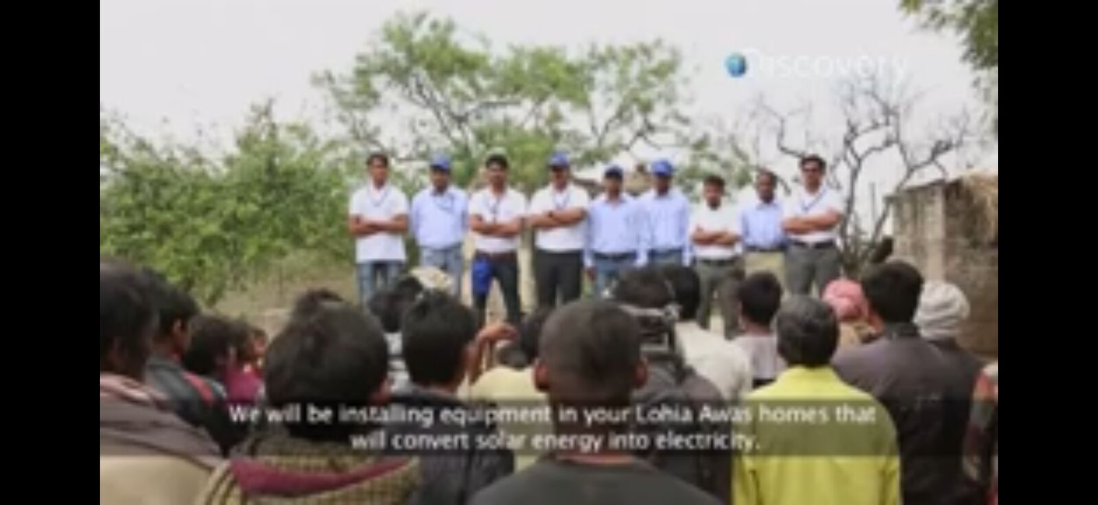 Su-Kam team explaining solar to a village gathering during the Sun Fuel feature