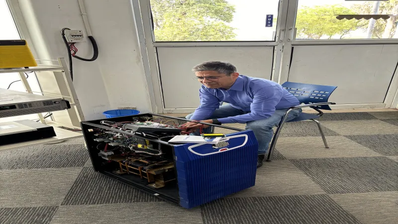 Kunwer Sachdev in conversation at the Su-Kam office — still from the Sun Fuel feature on Discovery Channel