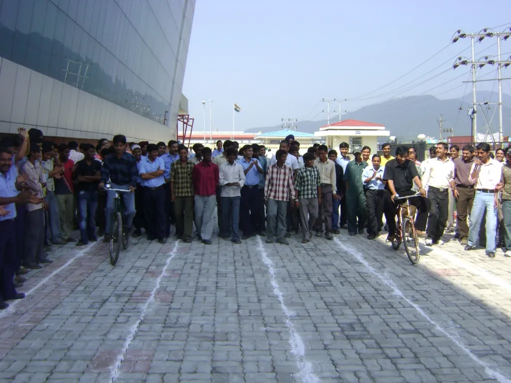 Su-Kam employees cheering a cycle race at the factory campus